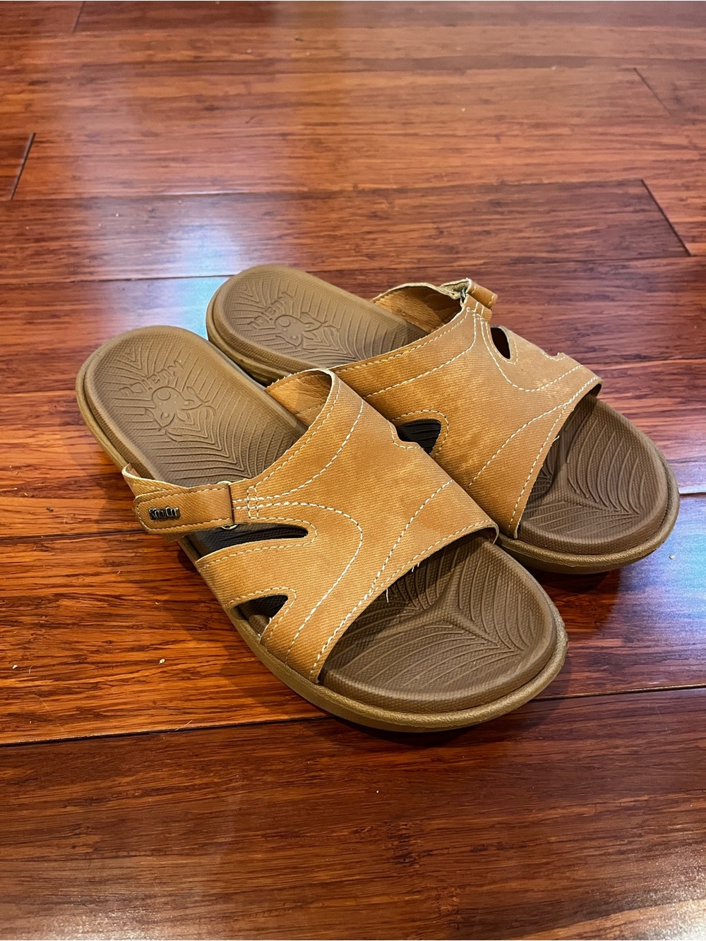 Women’s Casual Slip-On Sandals in Tan